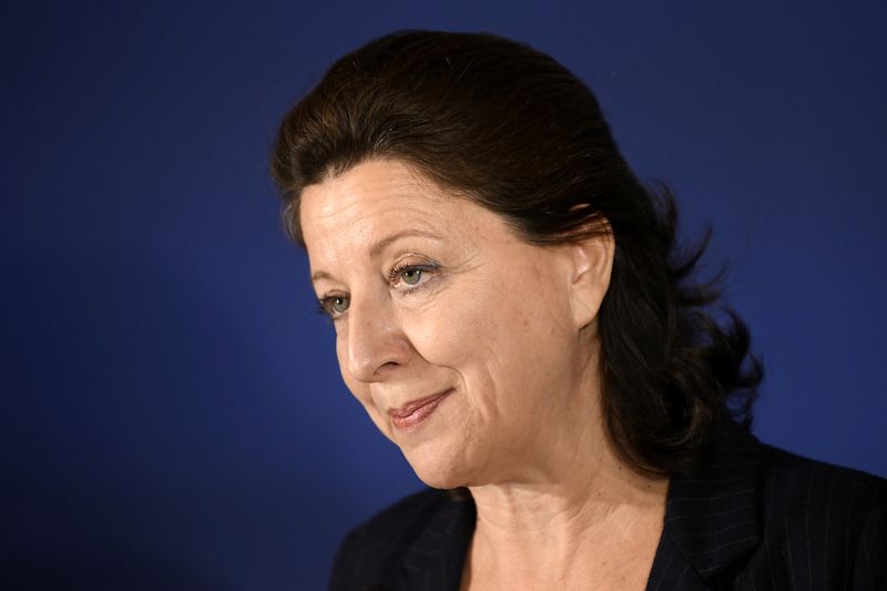 &copy; Reuters. L'ex-ministre de la Santé, Agnès Buzyn, et le président du Conseil scientifique COVID-19, Jean-François Delfraissy, figurent dans la promotion du Nouvel An de l'ordre de la Légion d'honneur, selon un décret publié samedi au Journal Officiel. /Photo