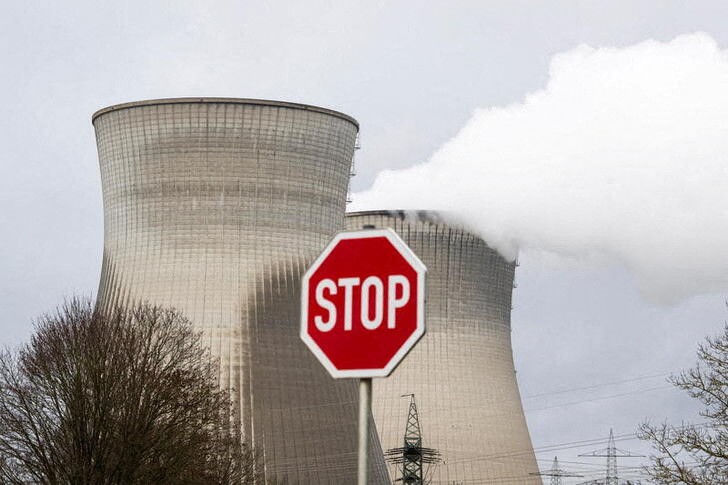 &copy; Reuters. Vista general de la planta nuclear de Gundremmingen, Alemania. 29 diciembre 2021. REUTERS/Lukas Barth