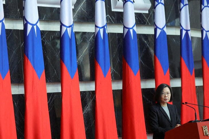 &copy; Reuters. La presidenta de Taiwán,Tsai Ing-wen, habla durante una ceremonia militar en el Ministerio de Defensa de Taipéi, Taiwán. 28 diciembre 2021. REUTERS/Annabelle Chih