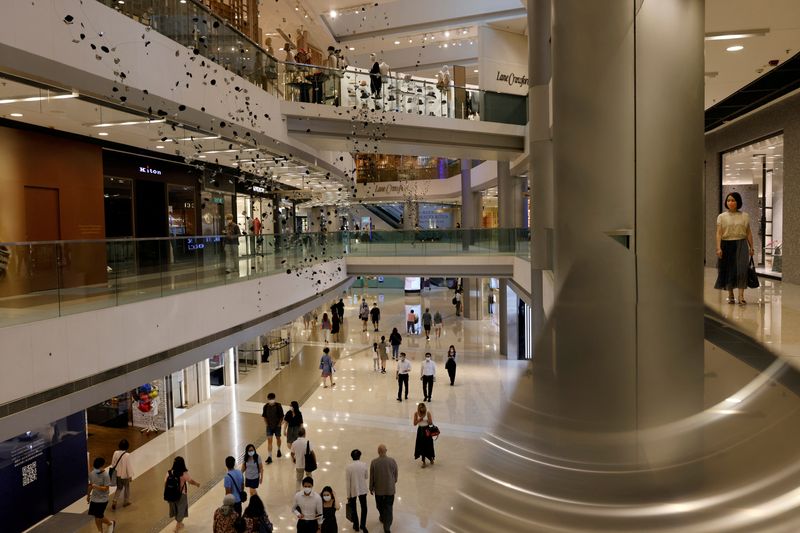 &copy; Reuters. FILE PHOTO: People wearing protective masks walk inside the International Finance Center (IFC) shopping mall, following the coronavirus disease (COVID-19) outbreak in Hong Kong, China September 14, 2020. REUTERS/Tyrone Siu
