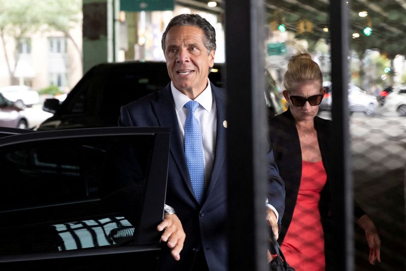 &copy; Reuters. FILE PHOTO: New York Governor Andrew Cuomo arrives to depart in his helicopter after announcing his resignation in Manhattan, New York City, U.S., August 10, 2021. REUTERS/Caitlin Ochs/File Photo