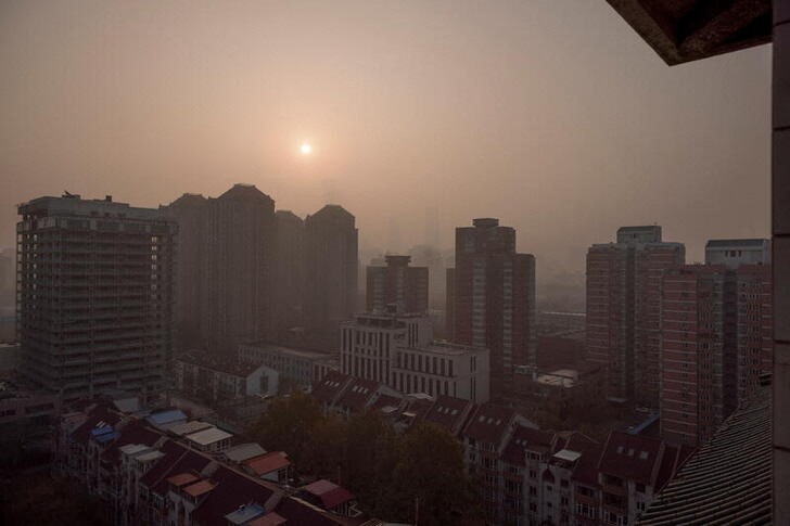 &copy; Reuters. 　１月４日、中国の北京市当局は、石炭消費の削減、交通部門からの排出の削減、重工業施設の移転などの取り組みの結果、昨年に初めて大気質の国家基準を満たすことができたと発表した