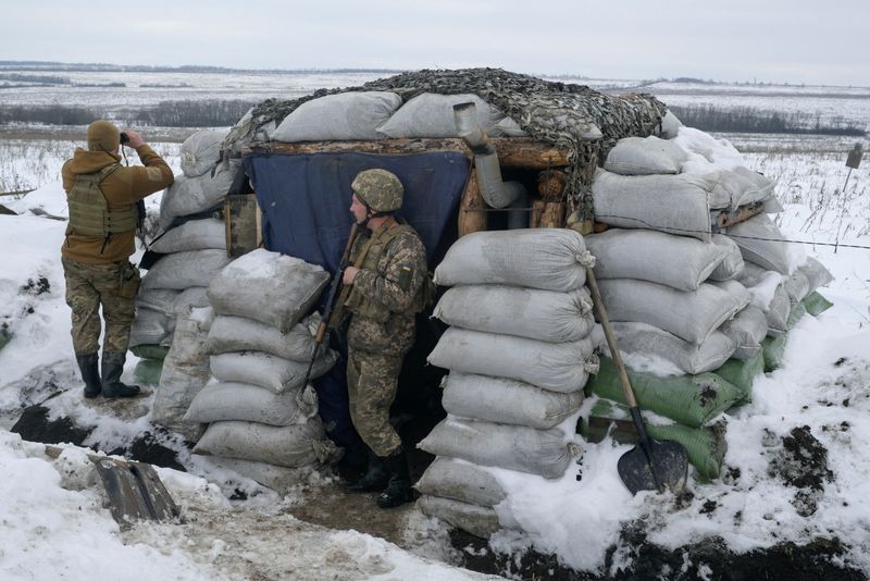 &copy; Reuters. Service members of the Ukrainian armed forces stand guard at combat positions on the line of separation from Russian-backed rebels outside the settlement of Krymske in the Luhansk region, Ukraine, January 4, 2022. REUTERS/Maksim Levin