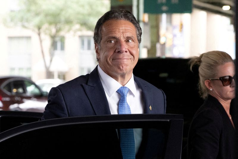 &copy; Reuters. FILE PHOTO: New York Governor Andrew Cuomo arrives to depart in his helicopter after announcing his resignation in Manhattan, New York City, U.S., August 10, 2021. REUTERS/Caitlin Ochs/File Photo