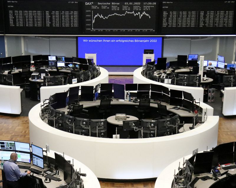 &copy; Reuters. Les Bourses européennes ont fini mardi sur des records. À Paris, le CAC 40 a terminé sur un gain de 1,39%. Le Footsie britannique, qui était resté fermé lundi pour prolonger le week-end du Nouvel An, a gagné mardi 1,63%. Le Dax allemand a avancé d