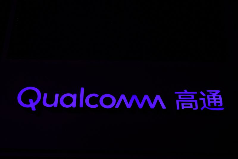 &copy; Reuters. FILE PHOTO: A Qualcomm sign is seen at the third China International Import Expo (CIIE) in Shanghai, China November 5, 2020. REUTERS/Aly Song