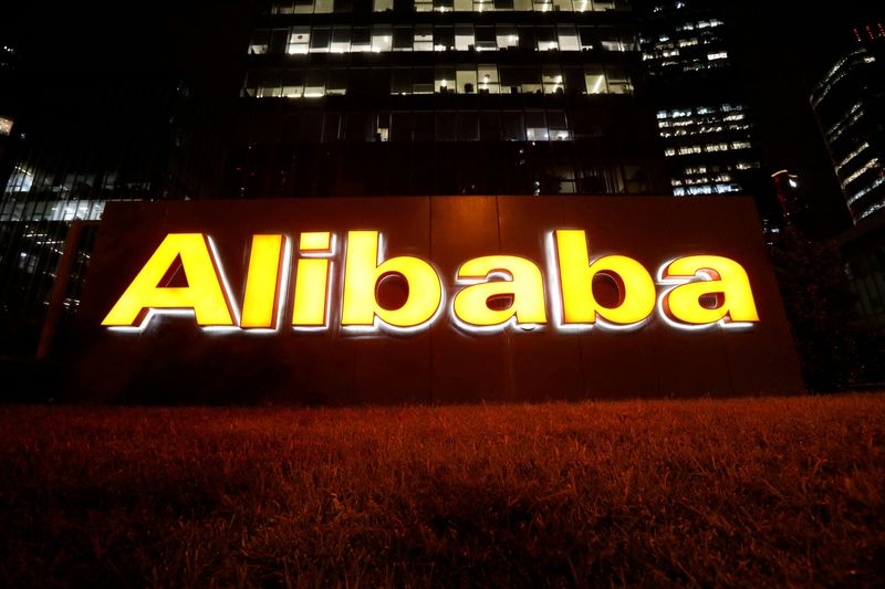 &copy; Reuters. FILE PHOTO: The Alibaba Group logo is lit up at its office building in Beijing, China August 9, 2021. REUTERS/Tingshu Wang/File Photo