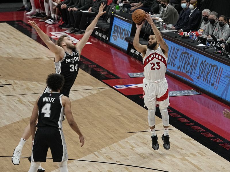 &copy; Reuters. 　ＮＢＡで渡辺雄太の所属するラプターズはスパーズに１２９─１０４で勝利した。写真はラプターズのフレッド・バンブリートのシュートシーン（２０２２年　ロイター/John E. Sokolowski-USA 