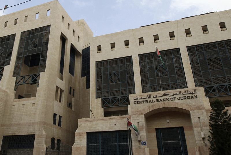 © Reuters. مقر للبنك المركزي الأردني في العاصمة عمان في صورة من أرشيف رويترز.
