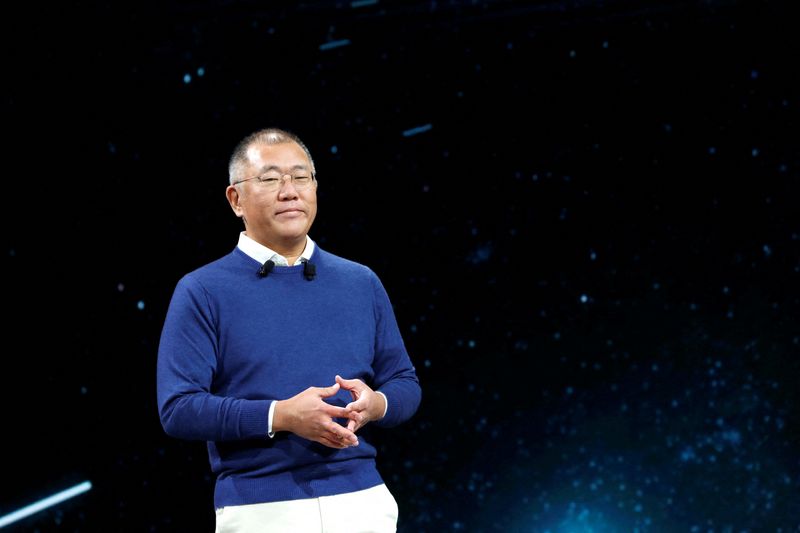 &copy; Reuters. FILE PHOTO: Euisun Chung, executive chair of Hyundai Motor Group, speaks at a Hyundai news conference during CES 2022 in Las Vegas, Nevada, U.S. January 4, 2022. REUTERS/Steve Marcus