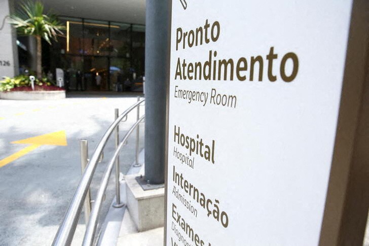 &copy; Reuters. Entrada del Hospital Vila Nova Star, donde estuvo internado el presidente brasileño, Jair Bolsonaro, por una obstrucción intestinal, en Sao Paulo, Brasil. 3 enero 2022. REUTERS/Carla Carniel