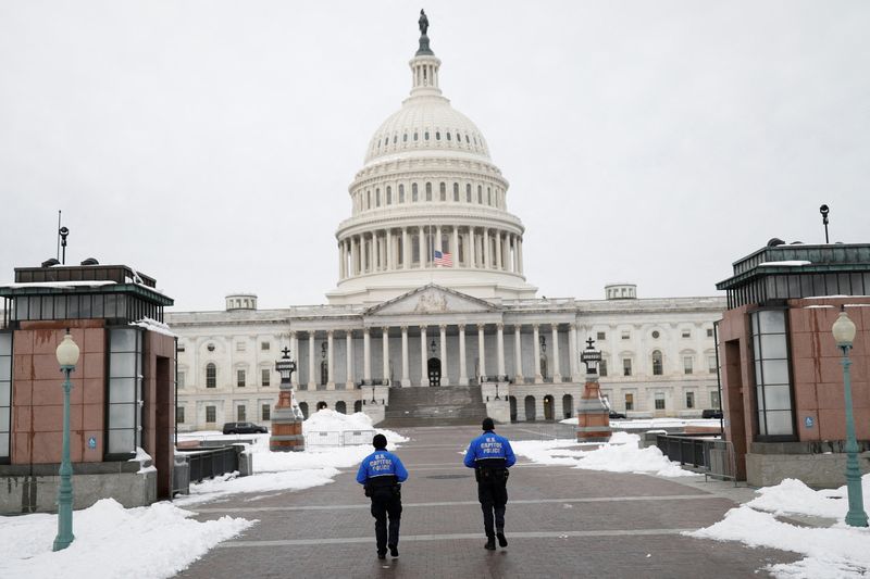 © Reuters. U.S. Capitol Police Officers patrol the East Front Plaza on the eve of the first anniversary of the January 6, 2021 attack on the Capitol in Washington, U.S., January 5, 2022. REUTERS/Tom Brenner