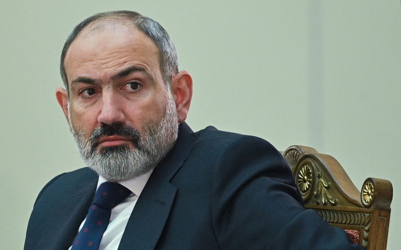 &copy; Reuters. رئيس وزراء أرمينيا نيكول باشينيان يوم يحضر قمة سنوية غير رسمية على مشارف مدينة سان بطرسبرج في روسيا يوم 28 ديسمبر كانون الأول 2021.
(صورة لرويتر