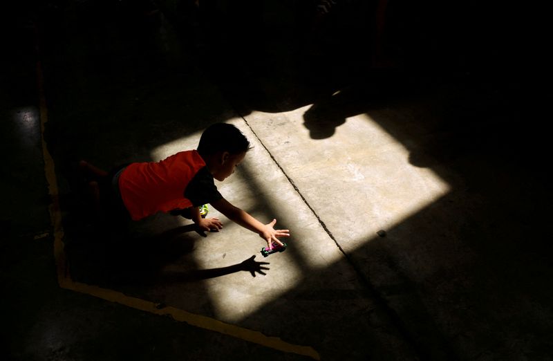 &copy; Reuters. FILE PHOTO: A migrant boy, who returned to Mexico with his parents from the U.S. under the Migrant Protection Protocols (MPP) to wait for their court hearing for asylum seekers, plays at a migrant shelter run by the federal government in Ciudad Juarez, Me