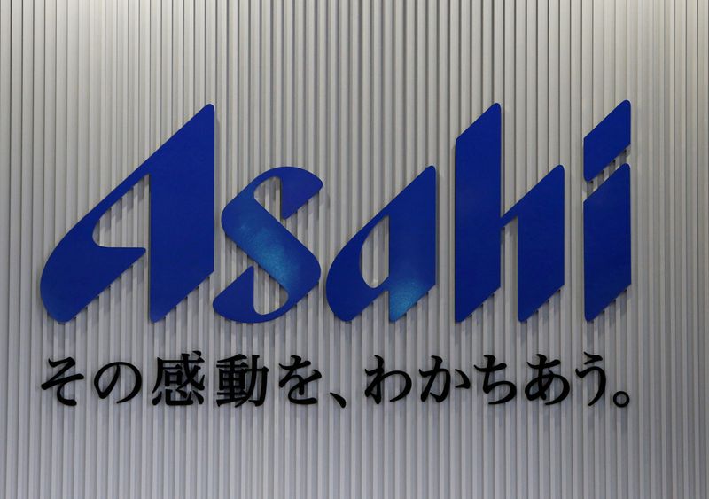 &copy; Reuters. FILE PHOTO: The logo of the Asahi Breweries is seen at the Asahi Ibaraki Brewery in Moriya, Ibaraki prefecture, Japan, April 7, 2016. REUTERS/Yuya Shino