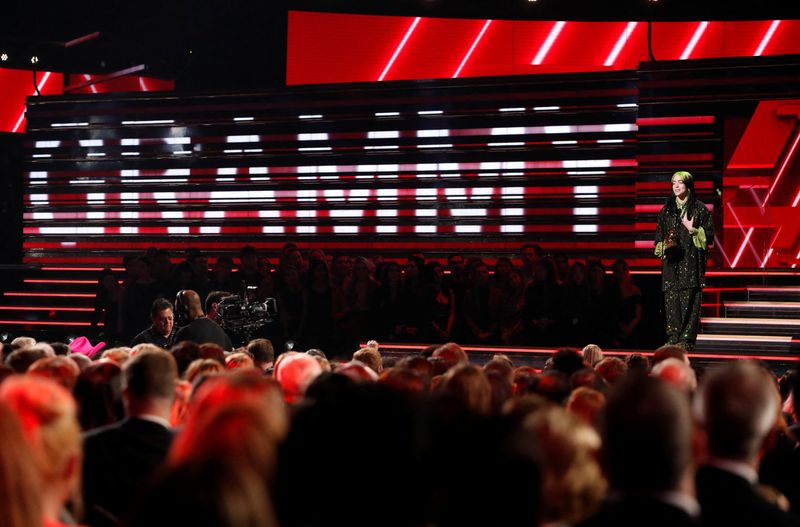 &copy; Reuters. La cérémonie des Grammy Awards, initialement prévue le 31 janvier à Los Angeles, a été reportée à cause de la rapide propagation du variant Omicron du coronavirus, ont annoncé mercredi les organisateurs de l'événement attribuant les plus presti