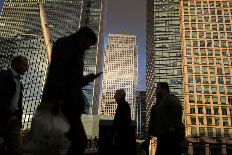 &copy; Reuters. FILE PHOTO: People walk through the Canary Wharf financial district of London, Britain, December 7, 2018. REUTERS/Simon Dawson