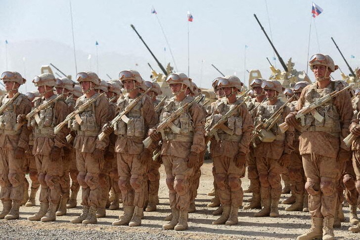 &copy; Reuters. Russian service members line up during military drills carried out by the Russia-led Collective Security Treaty Organisation (CSTO) at the Harb-Maidon training ground, located near the Tajik-Afghan border in the Khatlon region, Tajikistan October 23, 2021