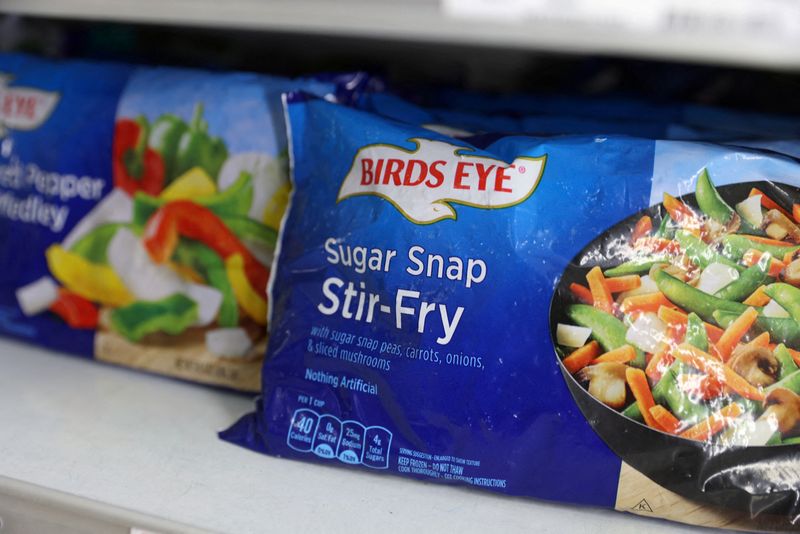 &copy; Reuters. FILE PHOTO: Packets of Birds Eye foods, a brand owned by Conagra Brands, are seen in a store in Manhattan, New York, U.S., November 15, 2021. REUTERS/Andrew Kelly/File Photo