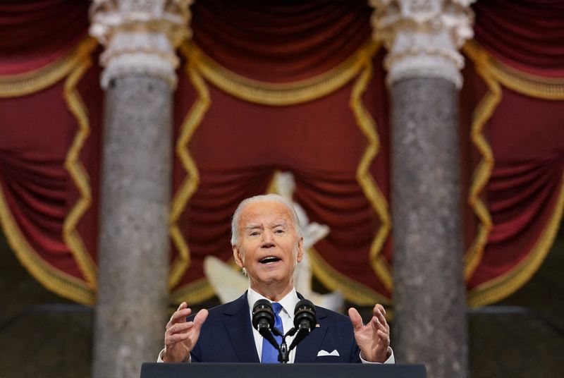 &copy; Reuters. U.S. President Joe Biden speaks in Statuary Hall on the first anniversary of the January 6, 2021 attack on the U.S. Capitol by supporters of former President Donald Trump, on Capitol Hill in Washington, U.S., January 6, 2022. REUTERS/Kevin Lamarque