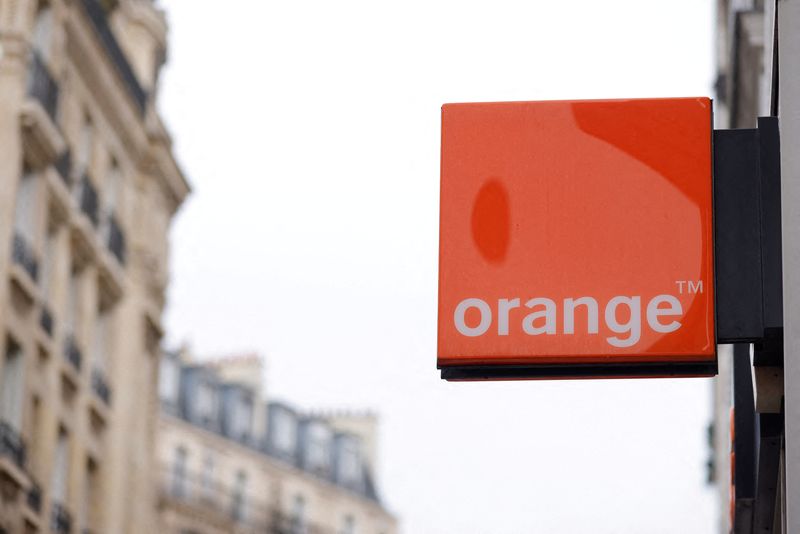 &copy; Reuters. FILE PHOTO: The logo of French telecoms operator Orange is seen on the facade of a store in Paris, France, February 16, 2021. REUTERS/Sarah Meyssonnier