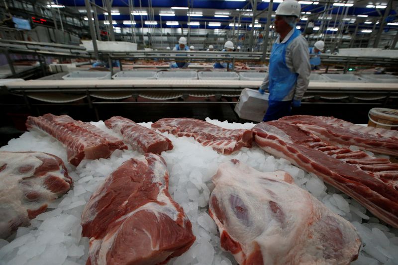 © Reuters. Unidade de produção de carne suína 
REUTERS/Sergei Karpukhin