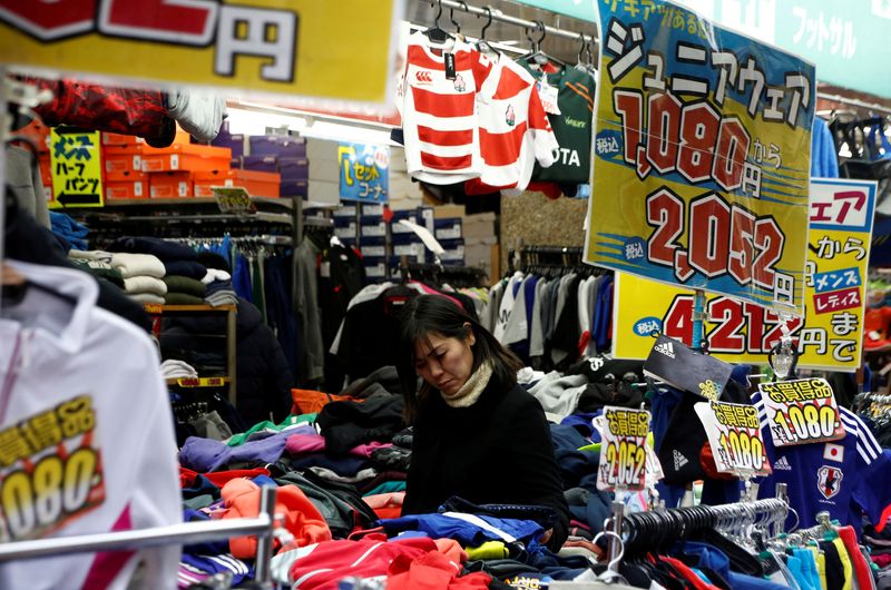 &copy; Reuters. FILE PHOTO: A woman chooses clothes at a shop in Tokyo, Japan, January 23, 2017.   REUTERS/Kim Kyung-Hoon