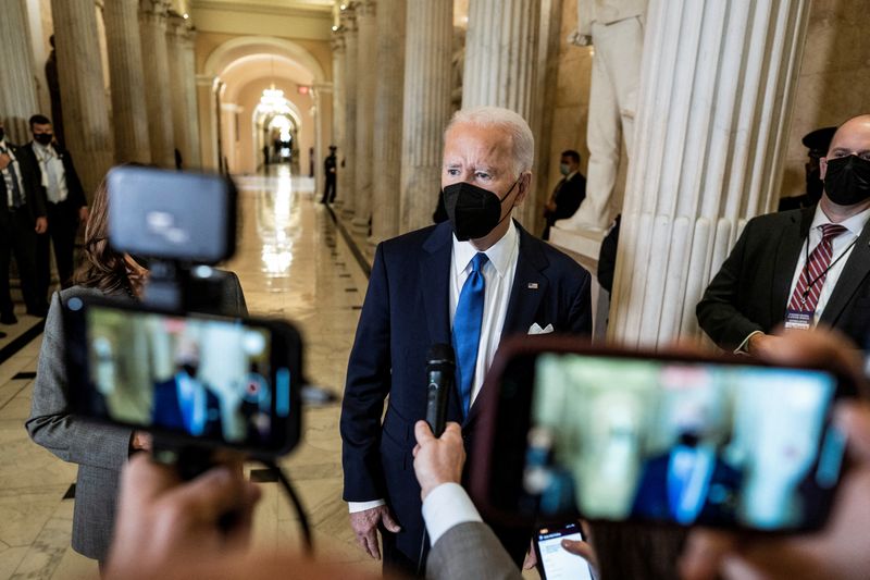 &copy; Reuters. U.S. President Joe Biden speaks to reporters in the Hall of Columns on the one-year anniversary of the January 6, 2021 attack on the Capitol in Washington, U.S., January 6, 2022. Ken Cedeno/Pool via REUTERS