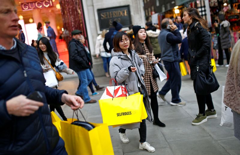 &copy; Reuters. FILE PHOTO: People shopping on Oxford Street in central London, Britain, December 20, 2018. REUTERS/Henry Nicholls