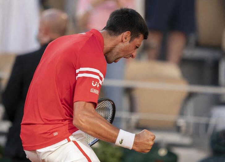 &copy; Reuters. Tenista sérvio Novak Djokovic celebra vitória no Roland Garros, em Paris, França 13/06/2021 Susan Mullane/USA TODAY Sports