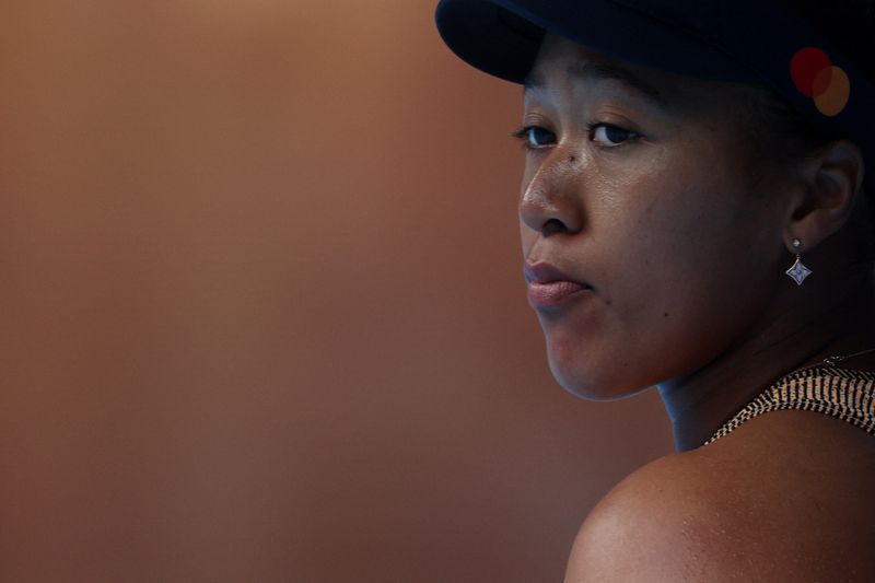 © Reuters. لاعبة التنس اليابانية نعومي أوساكا خلال مباراة الدور 32 في ملبورن في الرابع من يناير كانون الثاني 2022. تصوير: لورين إليوت - رويترز. 