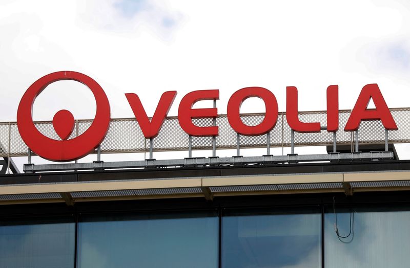 &copy; Reuters. FILE PHOTO: The logo of Veolia is seen on a building in Aubervilliers, France, April 27, 2020. REUTERS/Charles Platiau