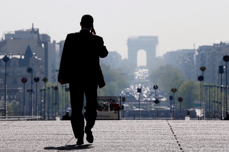 &copy; Reuters. FILE PHOTO: A businessman walks on the esplanade of La Defense, in the financial and business district in La Defense, west of Paris, April 10, 2014.   REUTERS/Gonzalo Fuentes