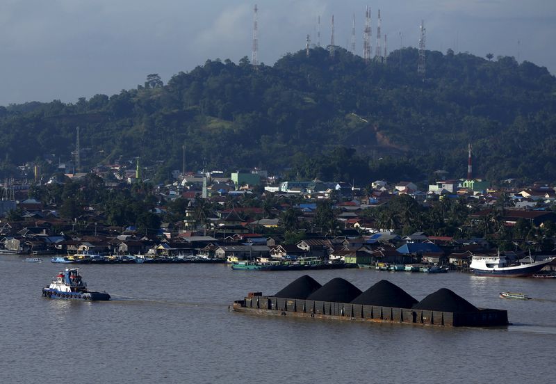 &copy; Reuters. 　１月１０日、インドネシアのルフット海事・投資担当調整相は、今月１日から実施している石炭輸出禁止措置について、国内の需要が満たされたとして１０日か１１日に輸出再開を許可す