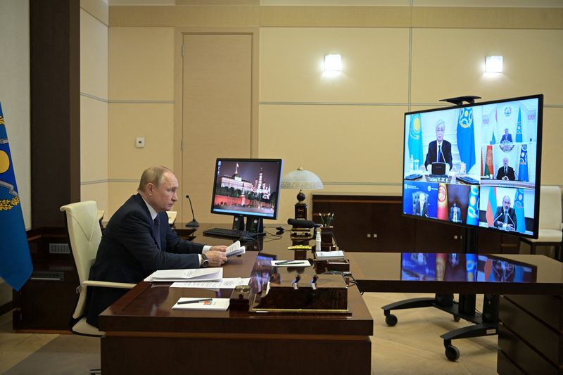 &copy; Reuters. El presidente ruso, Vladímir Putin, asiste a una reunión extraordinaria del Consejo de la Organización del Tratado de Seguridad Colectiva (OTSC) sobre la situación en Kazajistán tras las violentas protestas, a través de una videoconferencia en la re