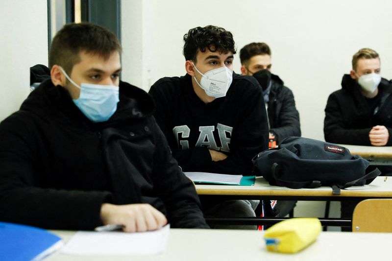 &copy; Reuters. Students sit in a classroom as they resume classes at the I.T.C Di Vittorio - I.T.I. Lattanzio secondary school as coronavirus disease (COVID-19) cases surge across the country and with new rules in place as part of the government's efforts to maintain in