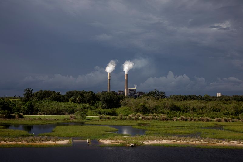 &copy; Reuters. FILE PHOTO: Steam rises out of chimneys at the Big Bend Power Station owned and operated by Tech Energy in Apollo Beach, Florida U.S.,  August 14, 2019. REUTERS/Lucas Jackson