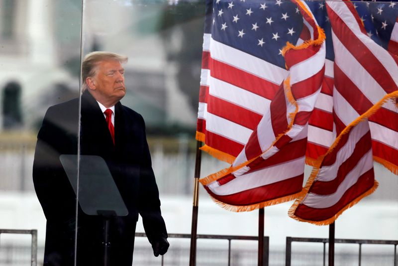© Reuters. الرئيس الأمريكي السابق دونالد ترامب بعد حديث لأنصاره في واشنطن يوم السادس من يناير كانون الثاني 2021. تصوير: جيم بورج - رويترز.