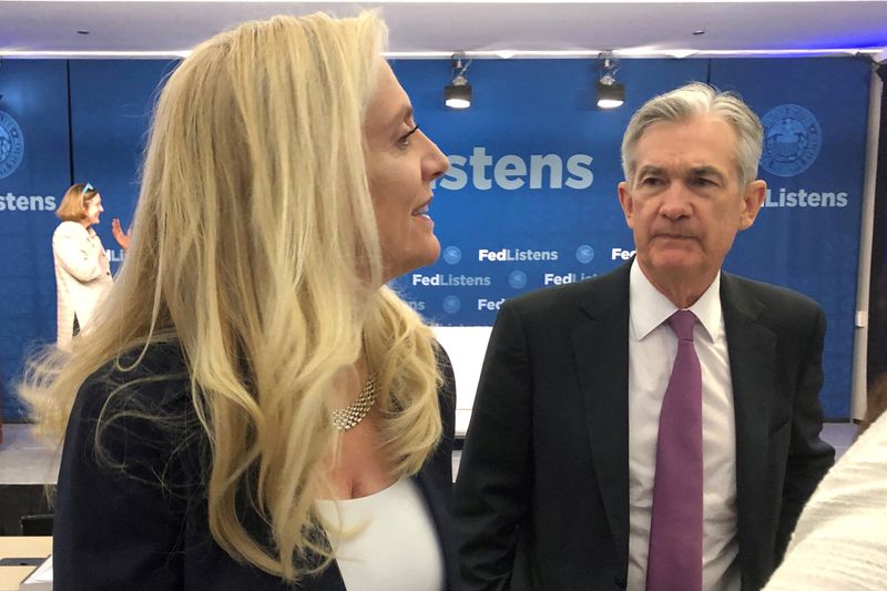 &copy; Reuters. FILE PHOTO: Federal Reserve Chair Jerome Powell speaks with Fed Governor Lael Brainard (L) at the Federal Reserve Bank of Chicago, in Chicago, Illinois, U.S., June 4, 2019. REUTERS/Ann Saphir/File Photo