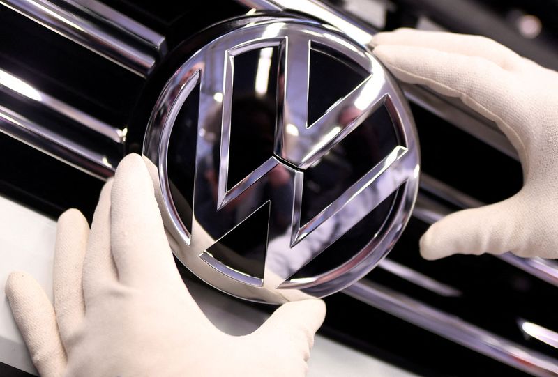 &copy; Reuters. FILE PHOTO: A Volkswagen logo is pictured in a production line at the Volkswagen plant in Wolfsburg, Germany March 1, 2019. Picture taken March 1, 2019. REUTERS/Fabian Bimmer/File Photo