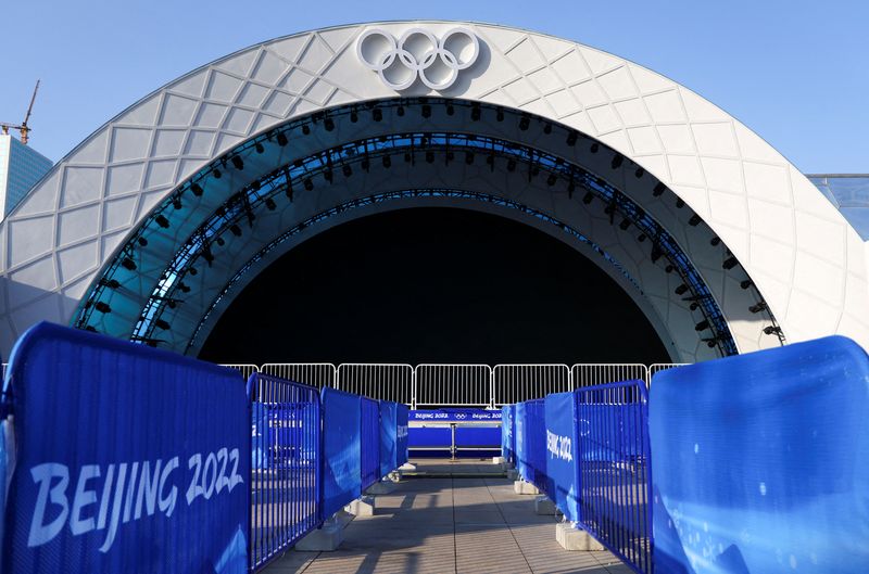 &copy; Reuters. La Plaza de las Medallas, dentro de un área de circuito cerrado diseñada para prevenir la propagación de COVID-19 antes de los Juegos Olímpicos de Invierno de Pekín 2022 en Pekín, China, 11 de enero de 2022. REUTERS/Pawel Kopczynski
