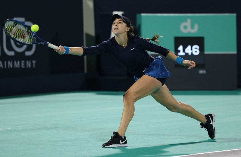 &copy; Reuters. Tenista suíça Belinda Bencic em partida durante torneio em Abu Dhabi
16/12/2021 REUTERS/Christopher Pike