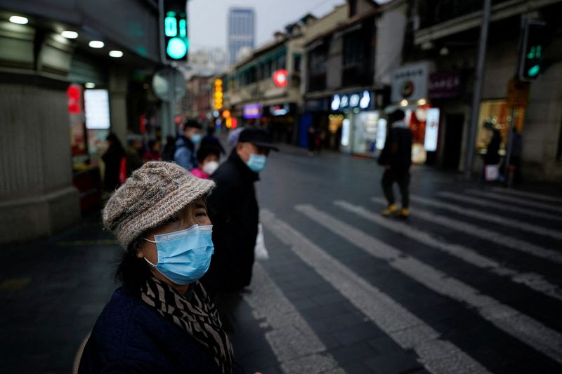Ciudades chinas intensifican restricciones por COVID-19; Tianjin combate brote de ómicron
