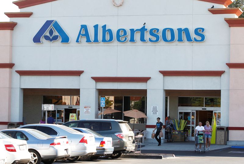 Omicron dents Albertsons' supply-chain recovery