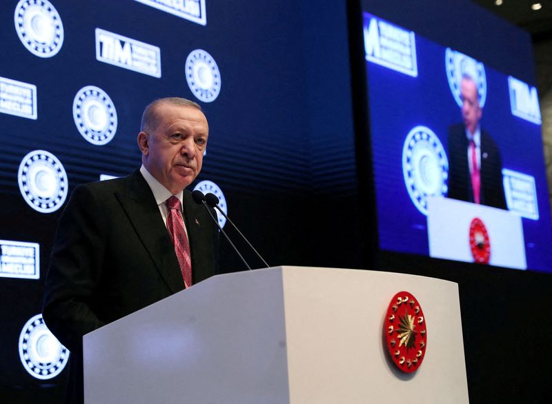 &copy; Reuters. الرئيس التركي رجب طيب أردوغان يلقي كلمة أمام رجال أعمال في إسطنبول يوم الثالث من يناير كانون الثاني 2022. صورة لرويترز من المكتب الصحفي بالرئا