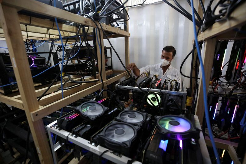 © Reuters. Eduardo Kopper, owner of Data Center CR, works in the data center at the Poas I hydroelectric plant that provides the energy to the computers, in Alajuela, Costa Rica January 8, 2022. Picture taken January 8, 2022. REUTERS/Mayela Lopez