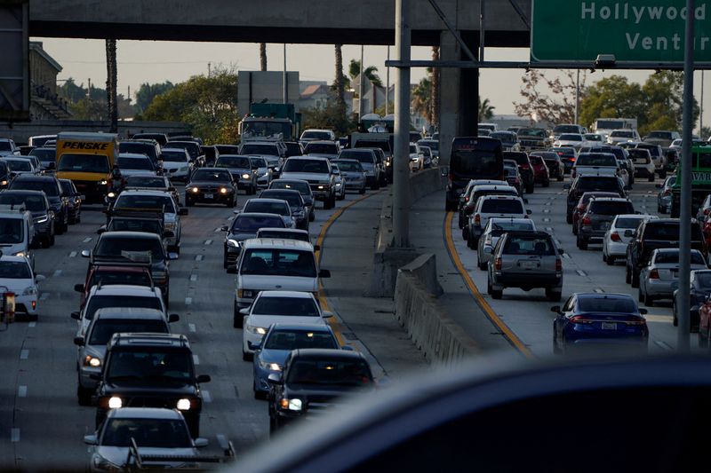 &copy; Reuters. FILE PHOTO: Cars travel along a freeway in down town Los Angeles, California, U.S., January 22, 2020. REUTERS/Mike Blake/File Photo