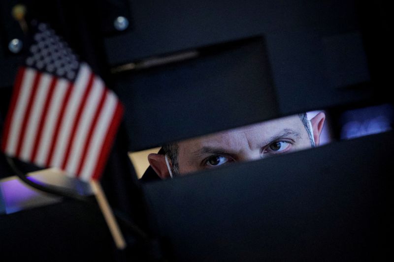 &copy; Reuters. Operadores na Bolsa de Valores de Nova York (NYSE), 10 de janeiro de 2022. REUTERS/Brendan McDermid