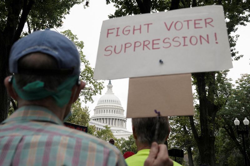 &copy; Reuters. FILE PHOTO: Voting rights activists rally at the Robert A. Taft Memorial and Carillon following a three-day, 70-mile “Freedom to Vote Relay” from West Virginia, in Washington, U.S., October 23, 2021. REUTERS/Shuran Huang/File Photo