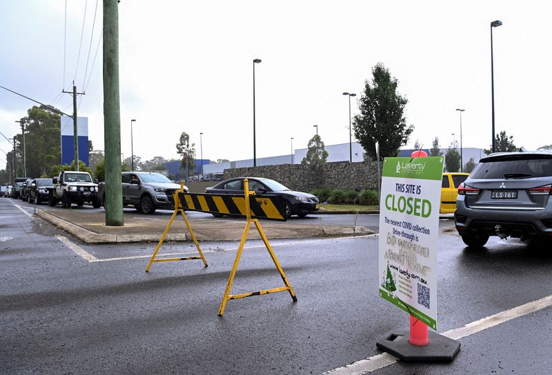 &copy; Reuters. FILE PHOTO: People are turned away at a COVID-19 testing centre in Western Sydney that is closed due to full capacity in the wake of the coronavirus disease (COVID-19) pandemic in Sydney, Australia, January 5, 2022.  REUTERS/Jaimi Joy/File Photo